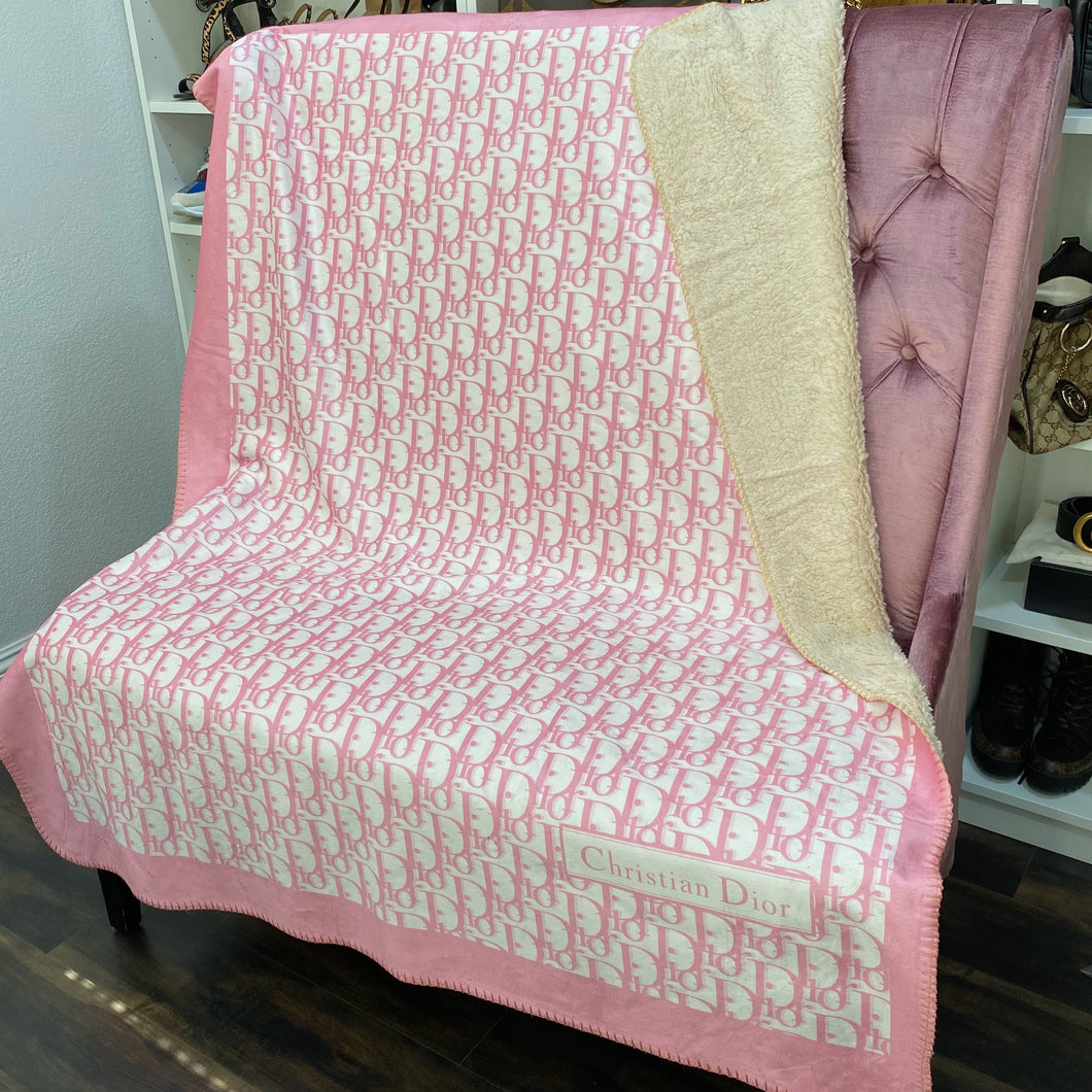 D pink Throw Blanket